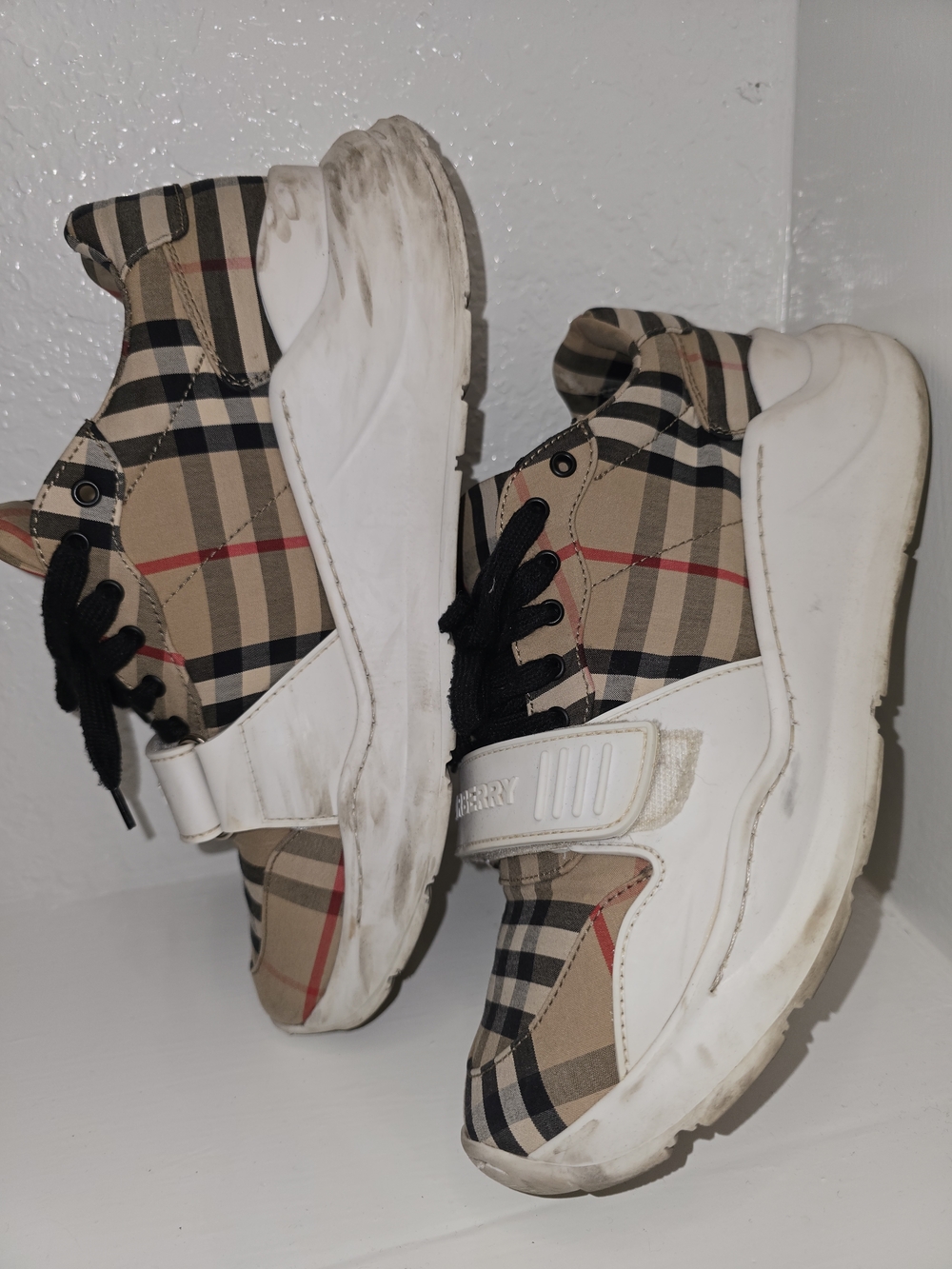 Burberry Tan Plaid Sneakers with Black Laces and Red Accent - Picture 4 of 11